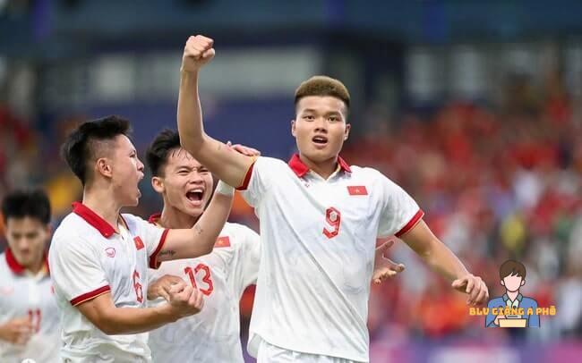 Giàng A Phò bình luận trên kênh nào?